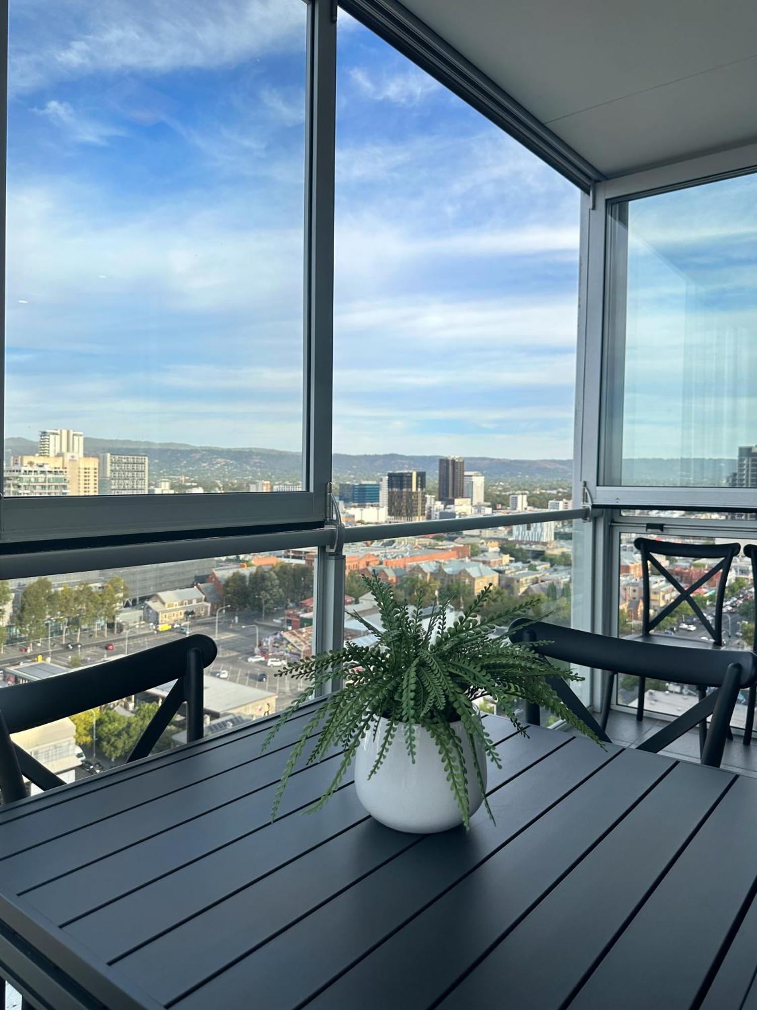 Penthouse View Apartment Luxury Cbd Penthouse Sleeps 6 Balcony Spa Access Аделаида Экстерьер фото
